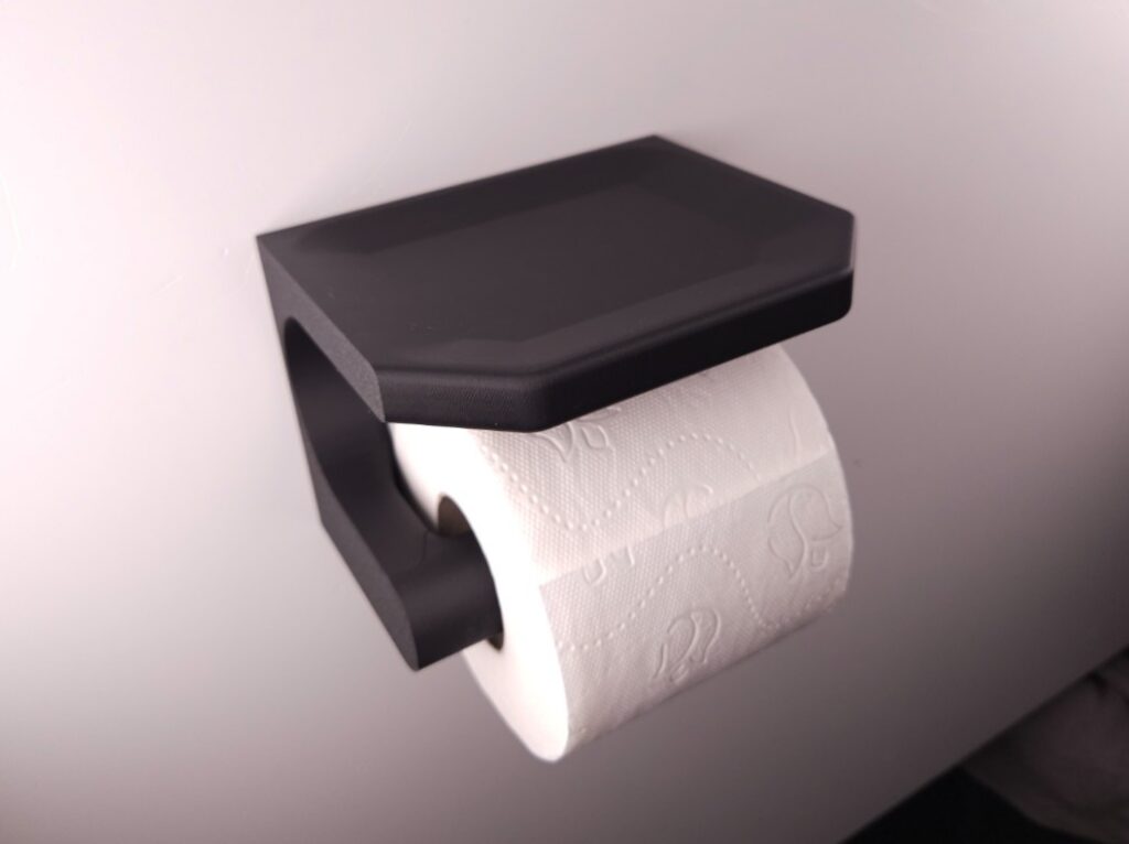WC-paberi hoidik riiuliga